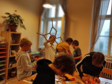 Montessori škola Andílek pomáhá